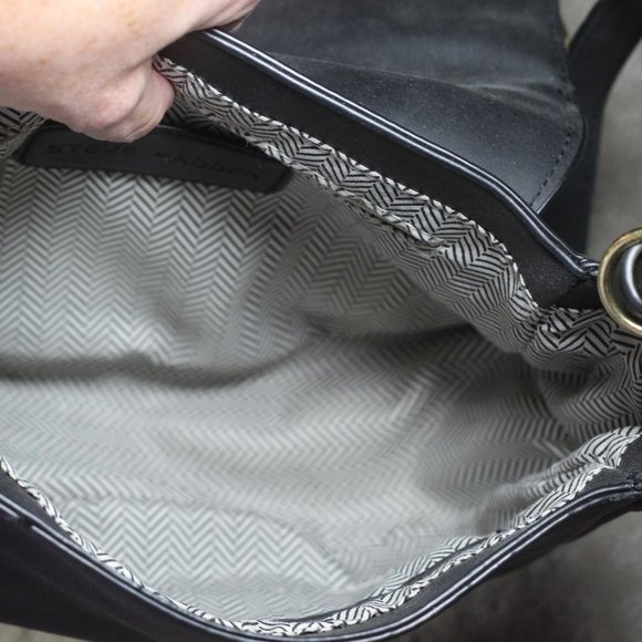 Steve Madden Medium Size Rounded Black Crossbody Purse - LIKE NEW - Picture 9 of 9